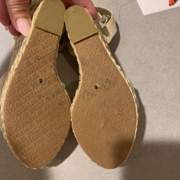 White House Black Market Beige Platform Wedge Sandals sz 8 M - Picture 7 of 7